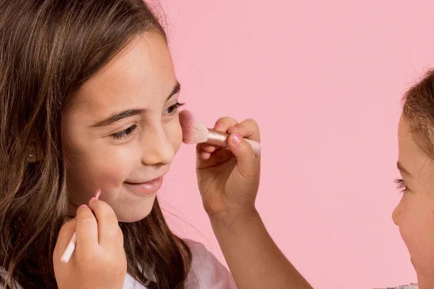 The Complete Guide to Non-Toxic Makeup For Kids