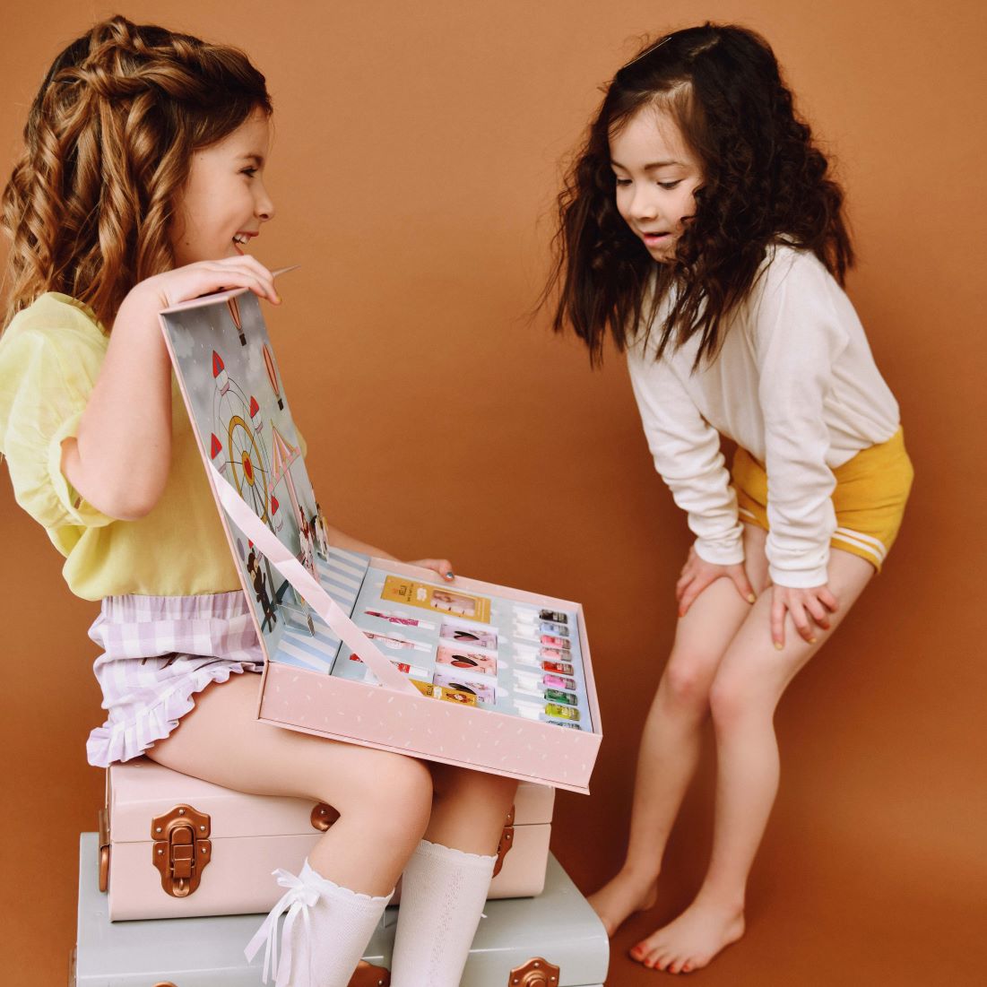 Amazing Pop-Up Suitcase: Kids' Beauty Haven Set