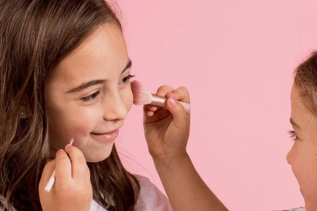 The Complete Guide to Non-Toxic Makeup For Kids