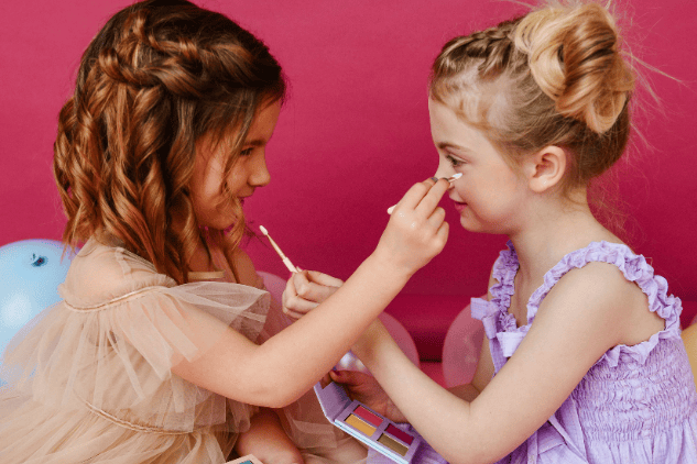 Christmas Themed Safe Makeup look Ideas for Kids